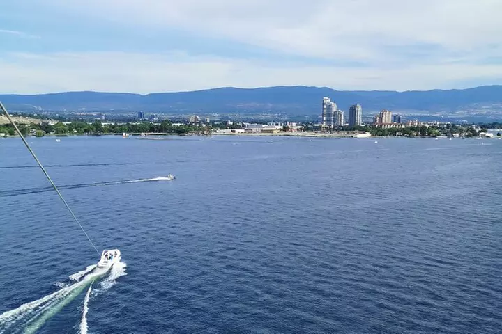 Kelowna: Early Bird Discount Parasailing Experience - Second Medium