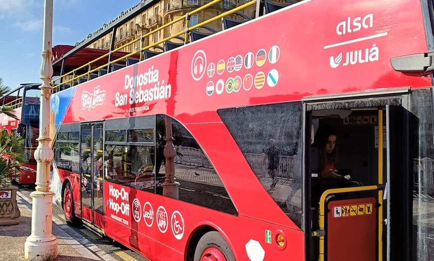 Image 8: Visita turística en autobús turístico por San Sebastián