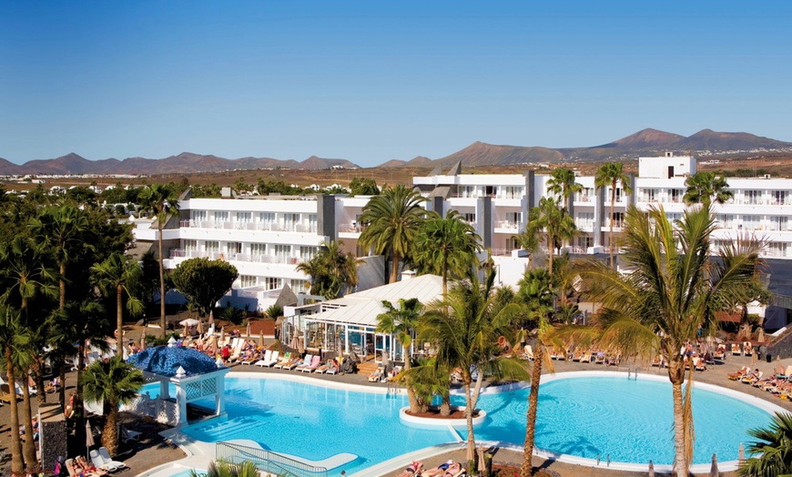 Image 2: ✈ LANZAROTE | Playa de los Pocillos - Hotel Riu Paraiso Lanzarote R...