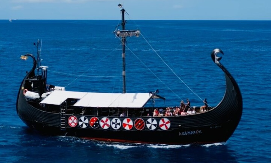 Image 7: Crucero con Bebidas, Avistamiento de Ballenas y Tiempo para Nadar