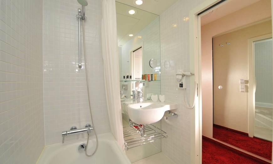 Image 3: ✈ REPUBBLICA CECA | Praga - Design Metropol Hotel 4* - City break
