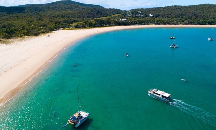 Image 1: Great Keppel Island Day Trip with Lunch