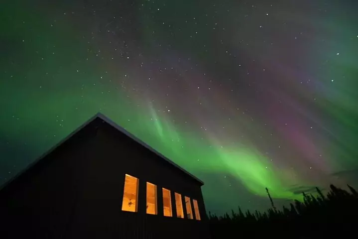 Best Alaskan Cabin Aurora Viewing with Photography @Aurora Camp