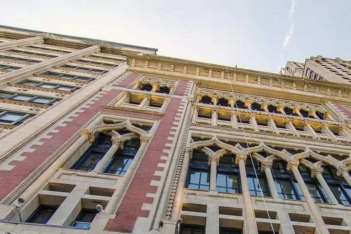 Chicago Walking Tour: Historic Treasures of Chicago - Second Medium