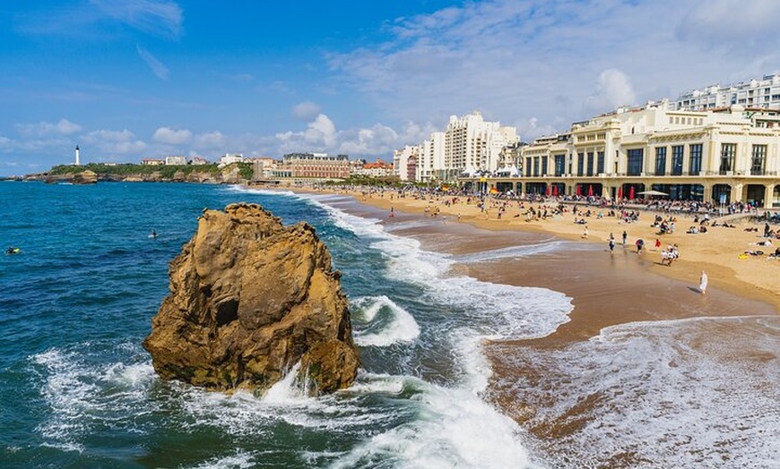 Image 1: Bonjour Biarritz : Private 2 - Heure Intro City Walk avec Guide Local