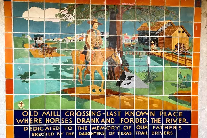 Walking Tour Along the San Antonio Riverwalk And Around Downtown