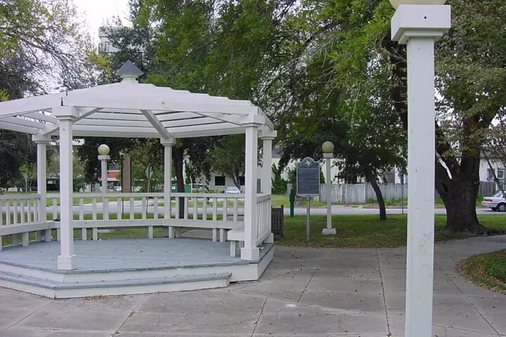 A Spectacular Scavenger Hunt: Sparkling City by the Sea