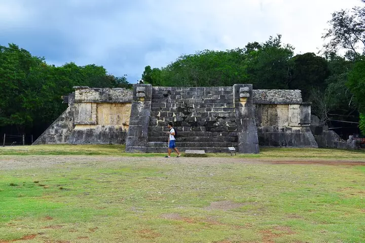 VIP tour to Chichén Itza, Hubiku & Ik Kil. Lunch and transportation...