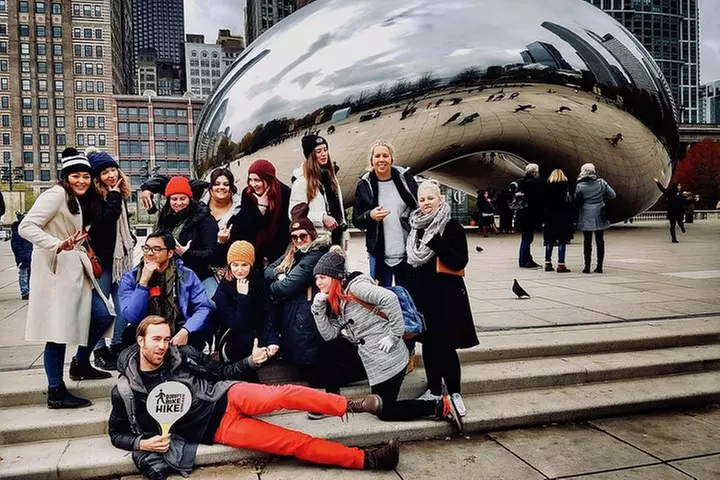 Chicago-Style Holiday Hike: Festive Food and Walking Tour