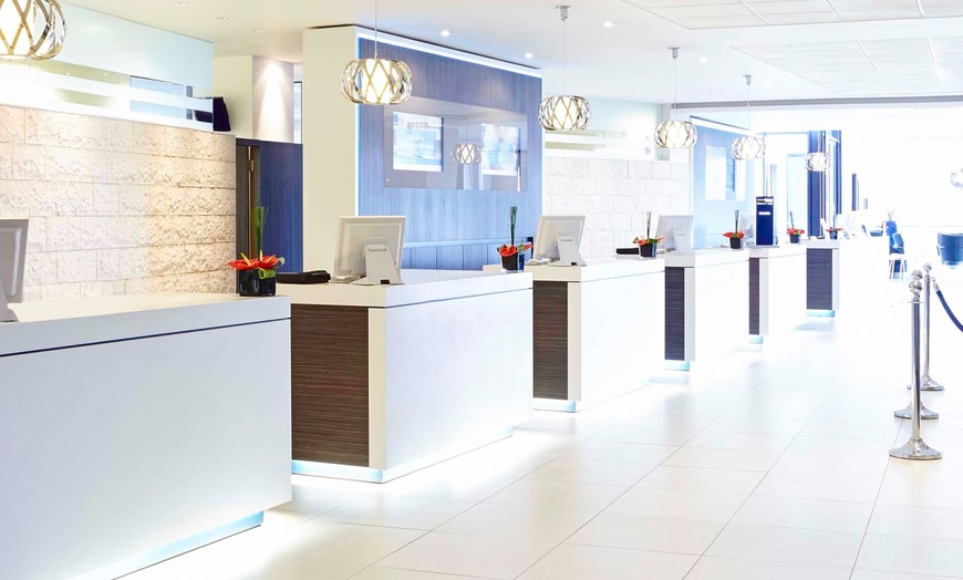 Image 2: ✈ ROYAUME-UNI | Londres - Novotel London West 4*, 2 nuit - City break