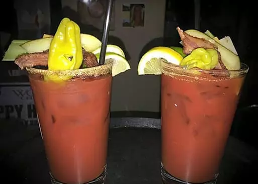 5% Cash Back at Woodcellar Bar & Grill