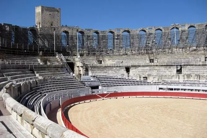 Tour privé : excursion à Arles et aux Baux-de-Provence au départ de Marseille - Primary Image