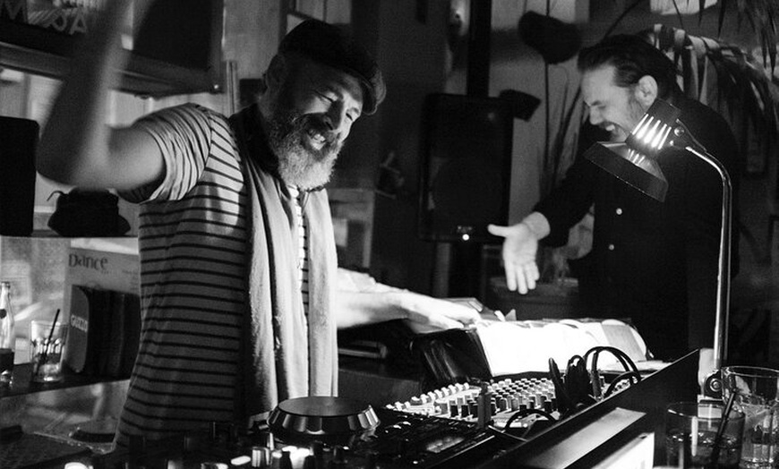 Image 21: Gastronomía local y música en directo en Ciutat Vella Barcelona