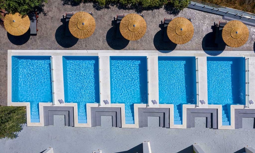 Image 2: ✈ SANTORIN | Firostefani - Splendour Resort 5* - Piscines