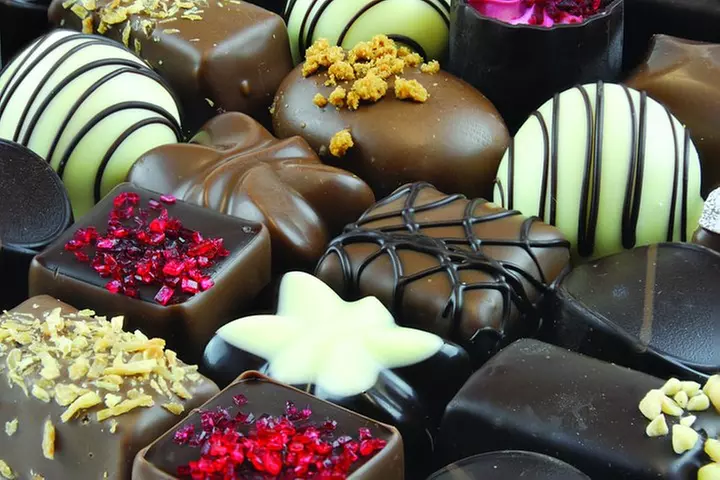 #1 Sonoma Walking Food, Wine Tasting & History Tour (Public Tour)