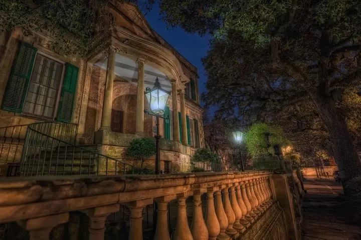 The Grave Tales Ghost Tour in Savannah