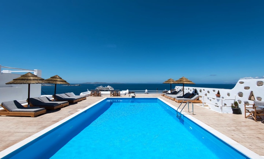 Image 1: ✈ MYKONOS | Ville de Mykonos - Porto Mykonos 4* - Petit-déjeuner in...