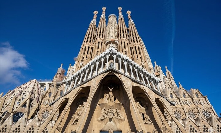 Image 17: Tour Privado por Barcelona Gaudí y Modernismo