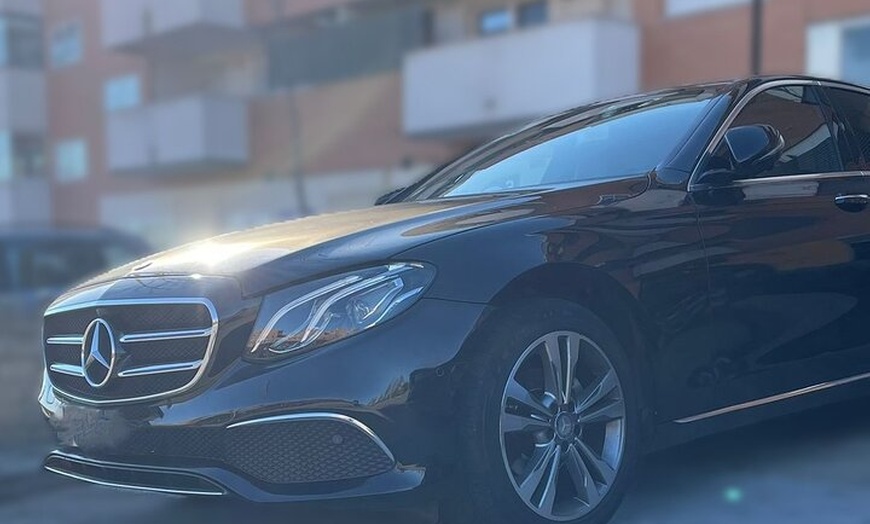 Image 1: Traslado privado desde Madrid ciudad a la estación de tren CHAMARTIN