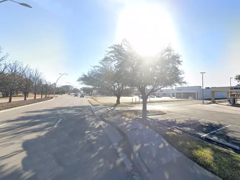 Parking at 4560 Belt Line Rd. Lot - Primary Image