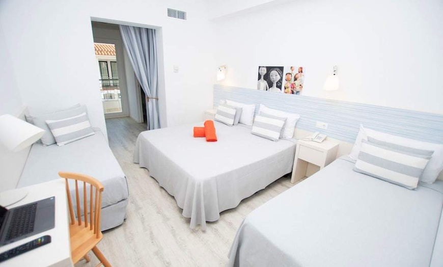 Image 16: ✈ COSTA BARCELONA | Pineda de Mar - Hotel Pineda Splash 4* - Baseny