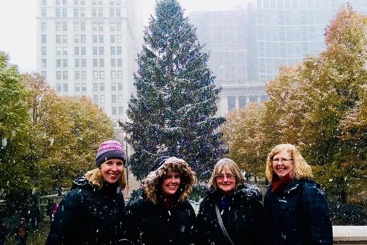 Chicago-Style Holiday Hike: Festive Food and Walking Tour