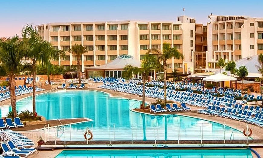 Image 1: ✈ MALTA | Mellieha - DB Seabank Resort & Spa 4* - All-inclusive