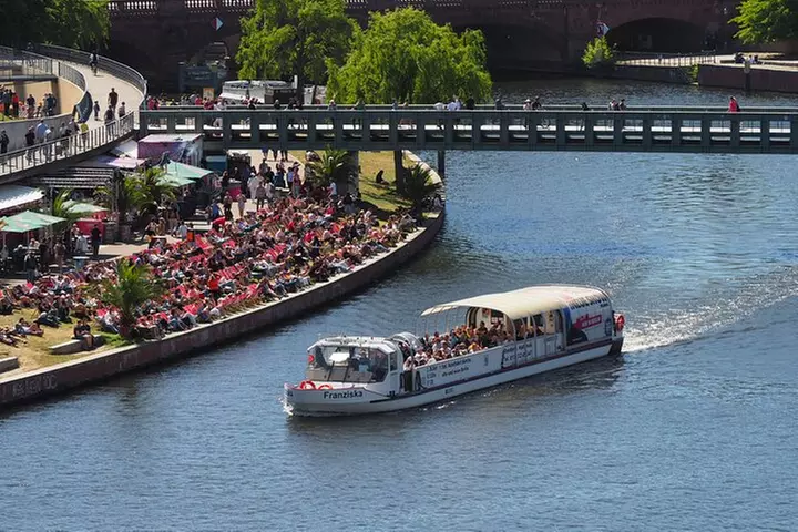 Berlin: Spreefahrt (1 Std.) mit Live Guide. Zweisprachig (DE/EN) - Primary Image