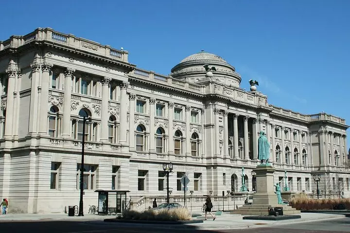 The Grand Walk: A Self-Guided Audio Tour through Milwaukee