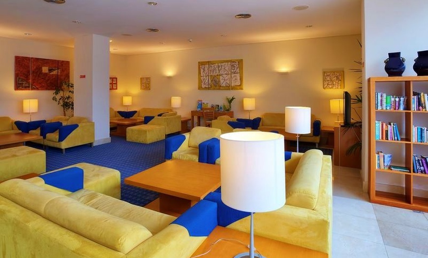 Image 10: ✈ LES AÇORES | Sao Miguel - Vila Nova Hotel 3* - Piscine extérieure