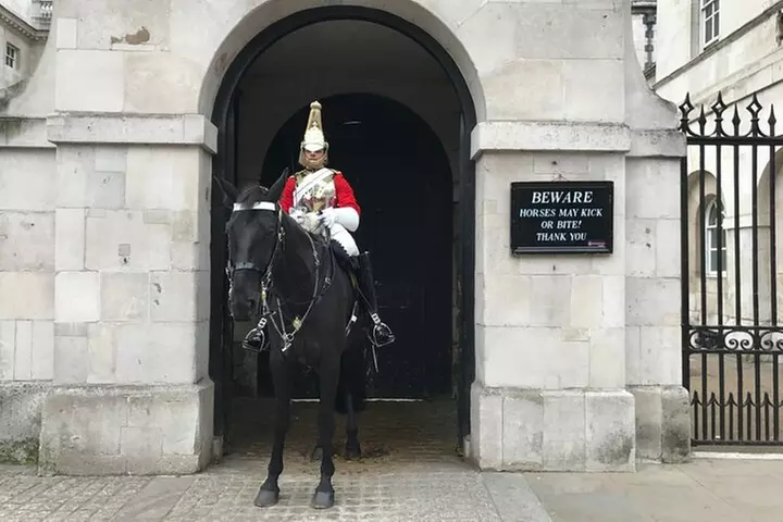 Skip the Line Tower of London & Westminster Tour and River Cruise