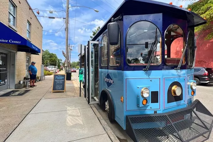 Franklin Hop-On Hop-Off Sightseeing Tour with Live Narration - Second Medium