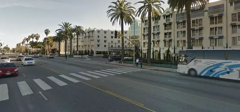 Parking at Loews Santa Monica Hotel - Valet Kiosk - Primary Image