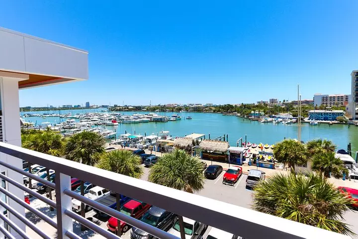Sea Screamer Boat Cruise in Clearwater Beach with Transport