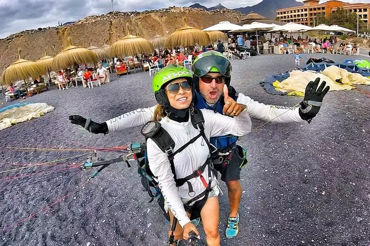 Vuelo en parapente GOLD incluyendo videos / fotos, camiseta y una b...