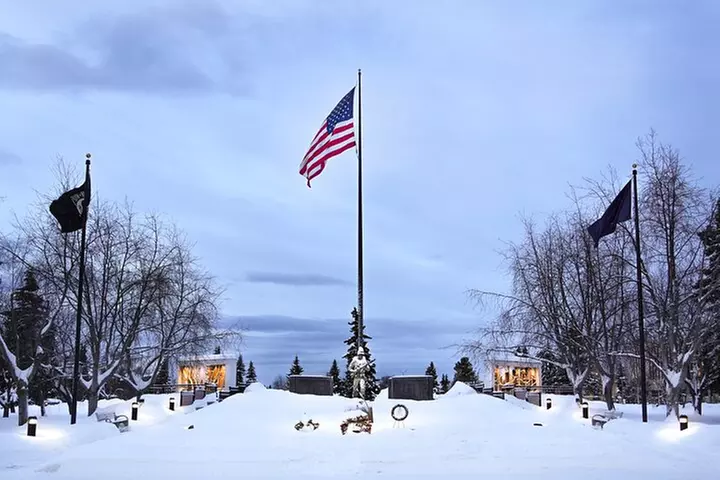 Anchorage's Winter City Tour = Samples + Stops + WildLife