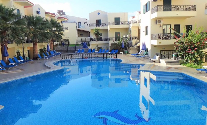 Image 45: ✈ KRETA | Kato Gouves - Diogenis Blue Palace Hotel 4* - Odkryty basen