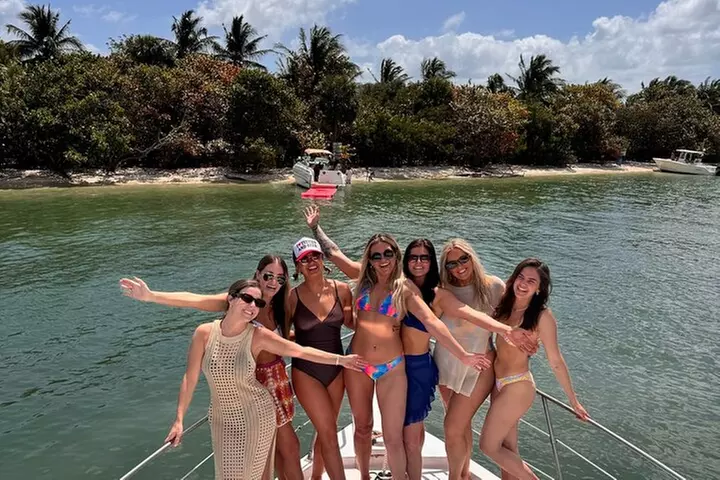Miami Boat & Yacht for Day or Sunset Tour Cruise with Captain