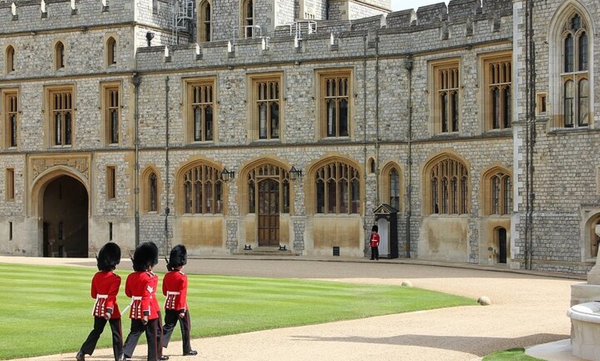 Image 15: Windsor Castle, Stonehenge & Roman Baths Private Tour