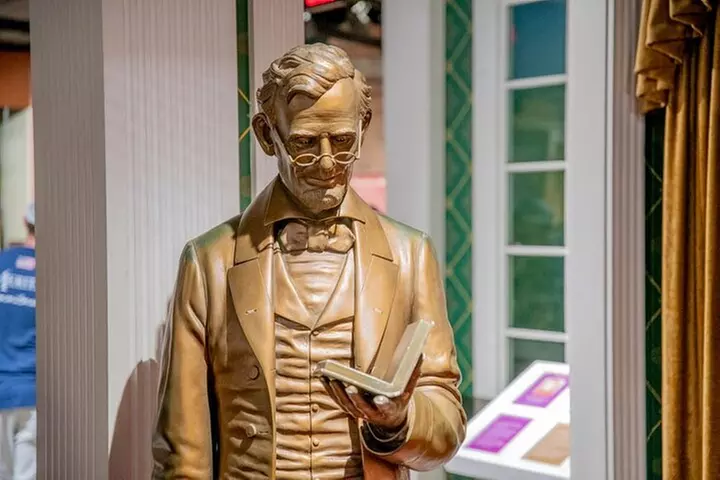 Lincoln Assassination Tour with Ford's Theatre and Petersen House
