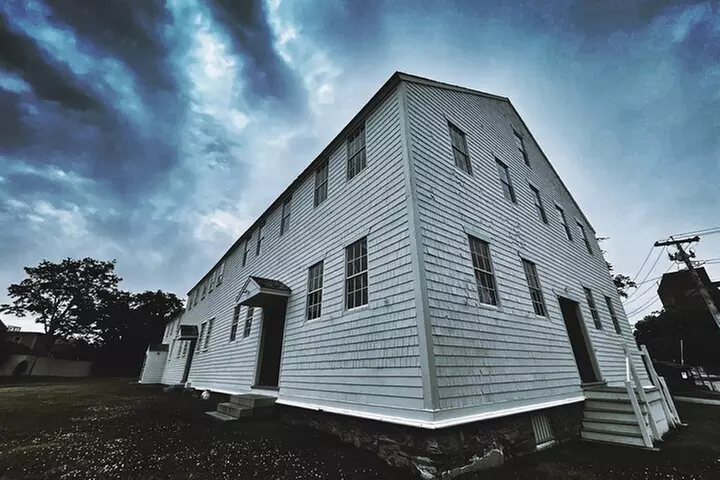 Newport Ghosts: Seaside Hauntings and Hags Tour