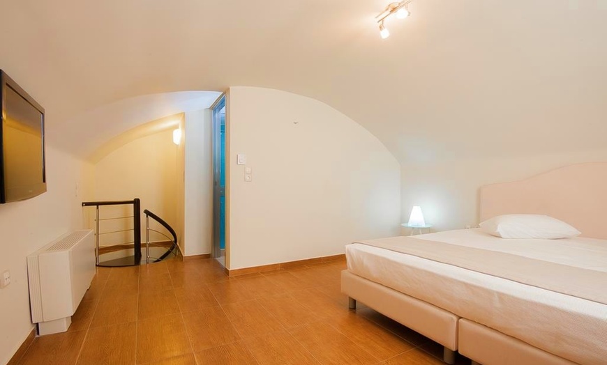 Image 7: ✈ SANTORIN | Firostefani - Splendour Resort 5* - Piscines