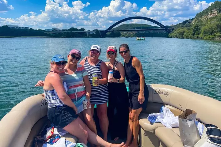 Scenic 2HR Austin Guided Lake Tour: Small Group & Full Sun Shade