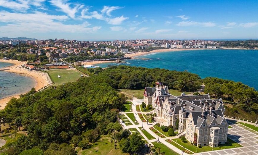 Image 1: Visita privada a pie de la Península y el Palacio de la Magdalena