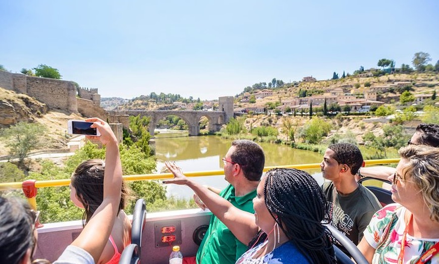 Image 3: Excursión en autobús con paradas libres de City Sightseeing por Toledo