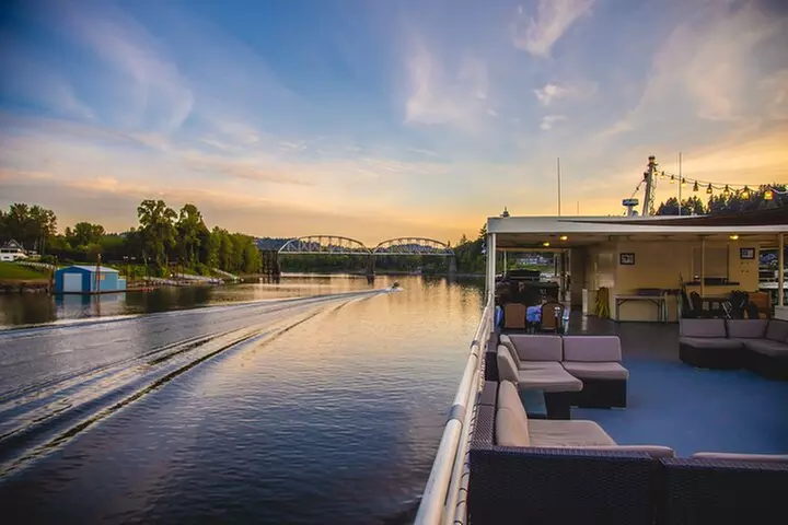 2.5-hour Dinner Cruise on Willamette River