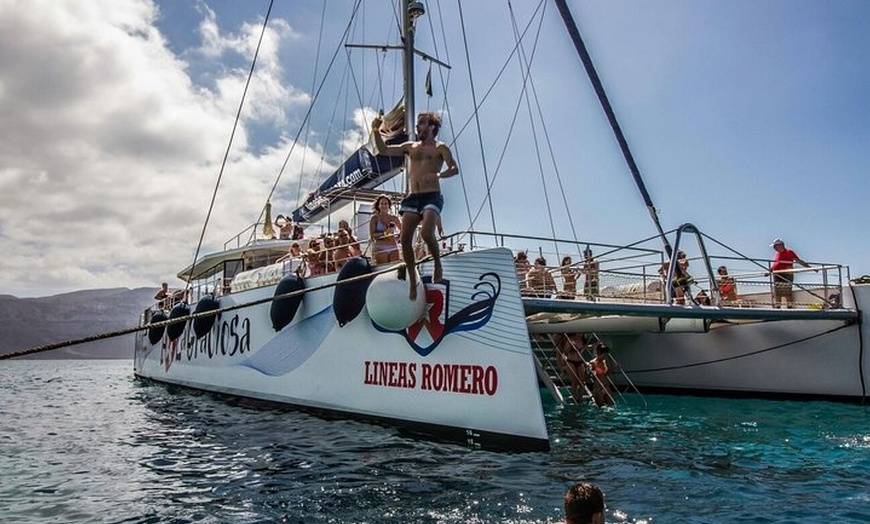 Image 3: Excursión en catamarán a la isla de La Graciosa