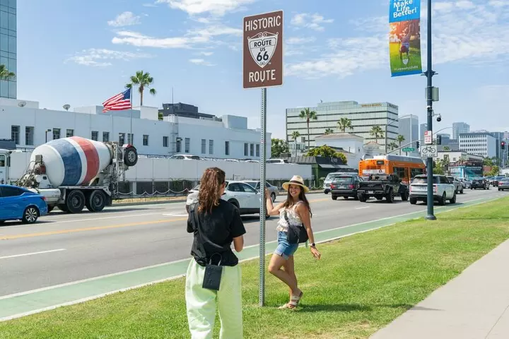 Hollywood, Beverly Hills & Celebrity Homes Tour by Open Air Bus