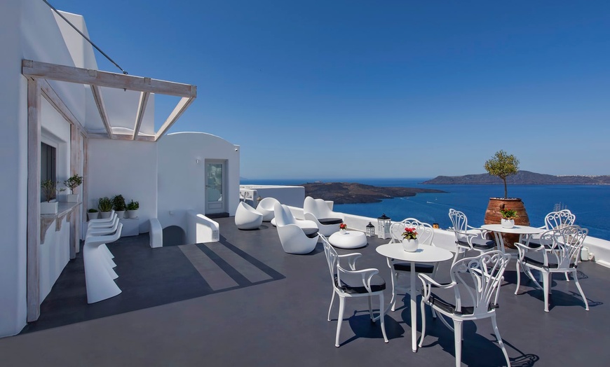 Image 16: ✈ SANTORIN | Fira - Athina Luxury Suites 5* - Vue panoramique