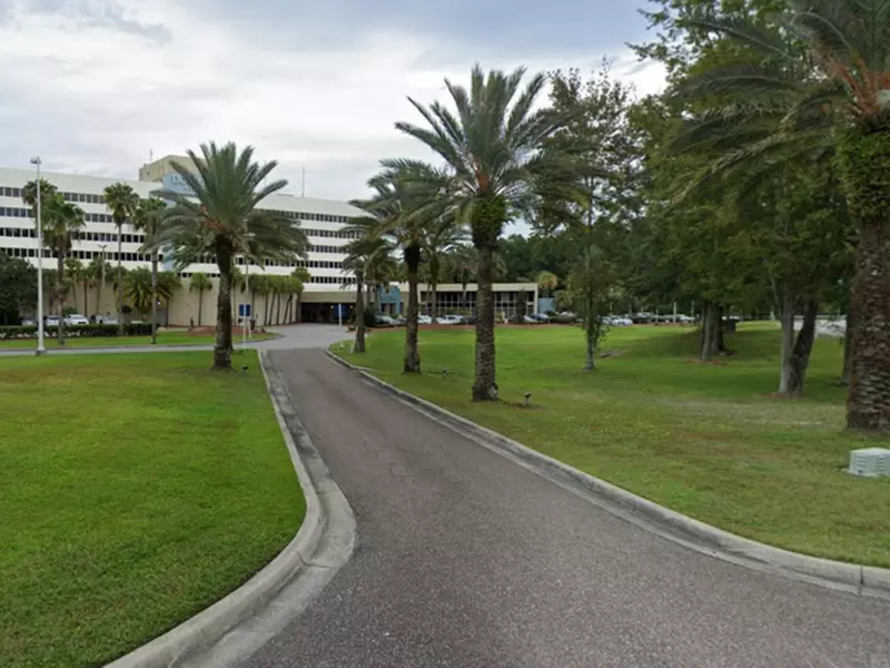 Parking at DoubleTree JAX Airport Lot